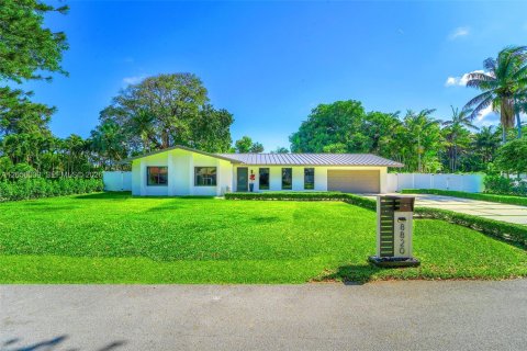 Villa ou maison à vendre à Palmetto Bay, Floride: 5 chambres, 256.22 m2 № 2181801 - photo 2