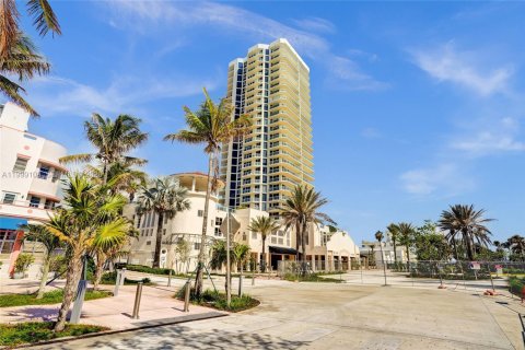 Copropriété à louer à Miami Beach, Floride: 2 chambres, 130.99 m2 № 2060808 - photo 2