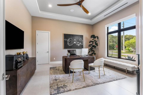 House in Boca Raton, Florida 5 bedrooms, 480.86 sq.m. № 2186695 - photo 10