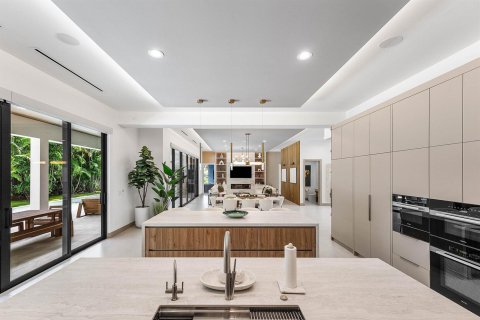 House in Boca Raton, Florida 5 bedrooms, 480.86 sq.m. № 2186695 - photo 20
