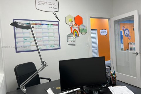 Commercial property in Pinecrest, Florida № 1927221 - photo 13