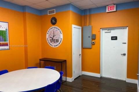 Commercial property in Pinecrest, Florida № 1927221 - photo 6