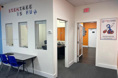 Commercial property in Pinecrest, Florida № 1927221 - photo 9