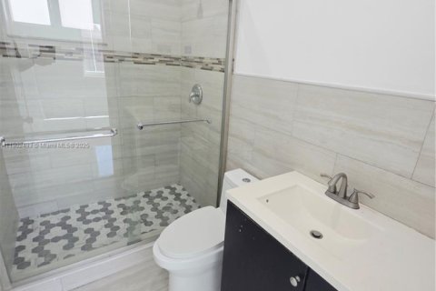 House in West Park, Florida 4 bedrooms, 173.08 sq.m. № 1953878 - photo 11