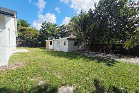 House in West Park, Florida 4 bedrooms, 173.08 sq.m. № 1953878 - photo 27