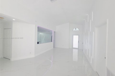 House in West Park, Florida 4 bedrooms, 173.08 sq.m. № 1953878 - photo 4