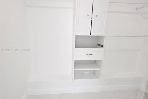 House in West Park, Florida 4 bedrooms, 173.08 sq.m. № 1953878 - photo 21