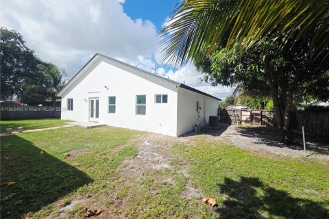 House in West Park, Florida 4 bedrooms, 173.08 sq.m. № 1953878 - photo 28