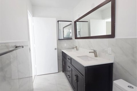 House in West Park, Florida 4 bedrooms, 173.08 sq.m. № 1953878 - photo 25