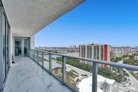 Copropriété à vendre à Sunny Isles Beach, Floride: 3 chambres, 175.77 m2 № 1891404 - photo 23