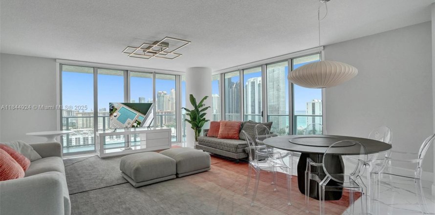 Condo in Sunny Isles Beach, Florida, 3 bedrooms № 1891404