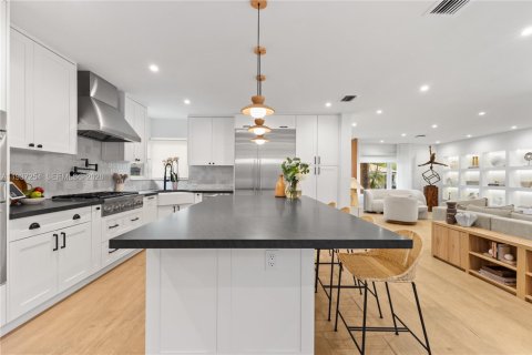 Casa en venta en Miami, Florida, 4 dormitorios, 230.21 m2 № 2000263 - foto 5