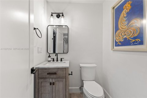 Casa en venta en Miami, Florida, 4 dormitorios, 230.21 m2 № 2000263 - foto 30