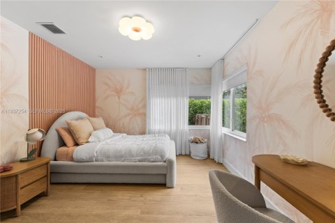 Casa en venta en Miami, Florida, 4 dormitorios, 230.21 m2 № 2000263 - foto 19