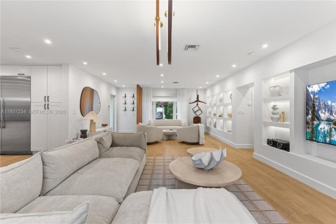 Casa en venta en Miami, Florida, 4 dormitorios, 230.21 m2 № 2000263 - foto 13