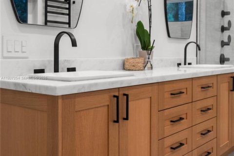 Casa en venta en Miami, Florida, 4 dormitorios, 230.21 m2 № 2000263 - foto 27