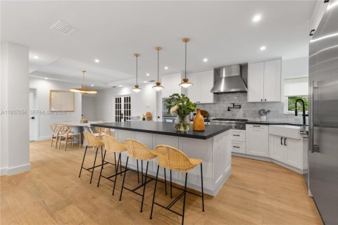 Casa en venta en Miami, Florida, 4 dormitorios, 230.21 m2 № 2000263 - foto 9