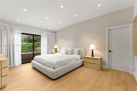 Casa en venta en Miami, Florida, 4 dormitorios, 230.21 m2 № 2000263 - foto 25