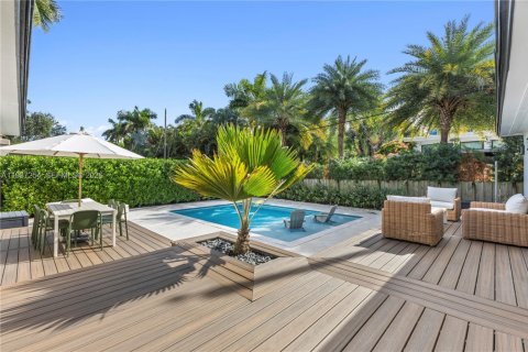 Casa en venta en Miami, Florida, 4 dormitorios, 230.21 m2 № 2000263 - foto 28