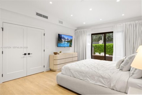 Casa en venta en Miami, Florida, 4 dormitorios, 230.21 m2 № 2000263 - foto 24