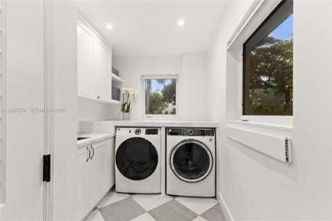 Casa en venta en Miami, Florida, 4 dormitorios, 230.21 m2 № 2000263 - foto 14