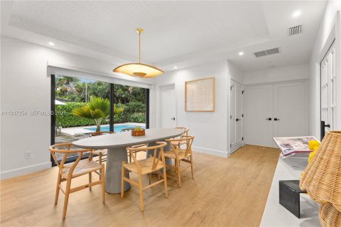 Casa en venta en Miami, Florida, 4 dormitorios, 230.21 m2 № 2000263 - foto 8