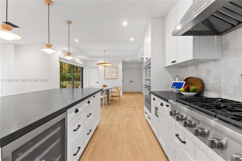 Casa en venta en Miami, Florida, 4 dormitorios, 230.21 m2 № 2000263 - foto 7