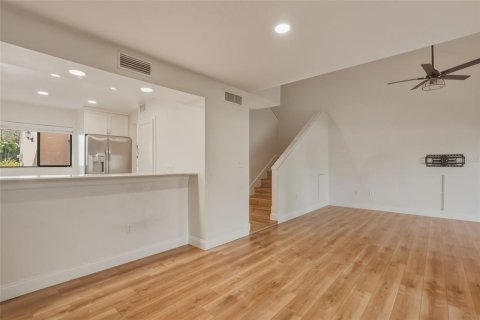 Touwnhouse à vendre à Tampa, Floride: 2 chambres, 154.96 m2 № 2097460 - photo 7