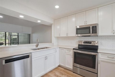 Touwnhouse à vendre à Tampa, Floride: 2 chambres, 154.96 m2 № 2097460 - photo 8