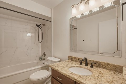 Touwnhouse à vendre à Tampa, Floride: 2 chambres, 154.96 m2 № 2097460 - photo 16