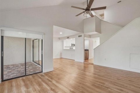 Touwnhouse à vendre à Tampa, Floride: 2 chambres, 154.96 m2 № 2097460 - photo 4