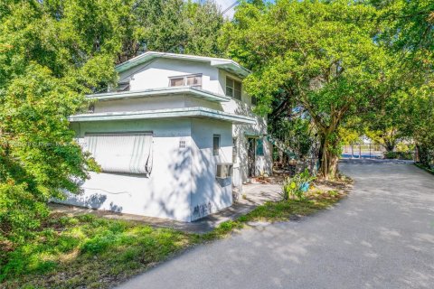 Купить коммерческую недвижимость в Майами, Флорида № 1958815 - фото 17