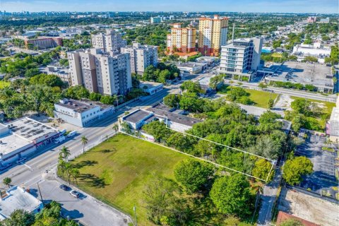 Купить коммерческую недвижимость в Майами, Флорида № 1958815 - фото 2