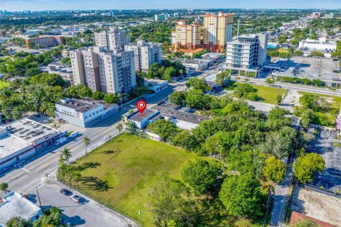 Купить коммерческую недвижимость в Майами, Флорида № 1958815 - фото 3