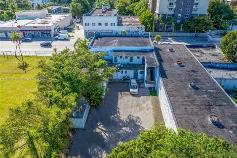Купить коммерческую недвижимость в Майами, Флорида № 1958815 - фото 16