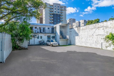 Купить коммерческую недвижимость в Майами, Флорида № 1958815 - фото 18