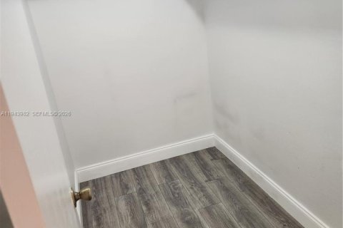 Condo in Sunrise, Florida, 2 bedrooms № 2001935 - photo 16