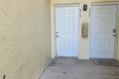 Condominio en Sunrise, Florida, 2 dormitorios  № 2001935