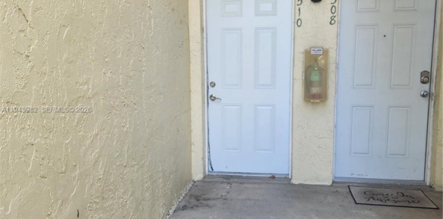 Condo in Sunrise, Florida, 2 bedrooms  № 2001935