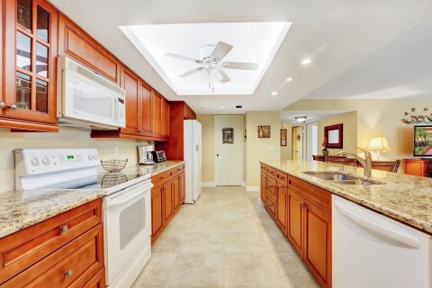 Condo in Delray Beach, Florida, 2 bedrooms № 2191525 - photo 7