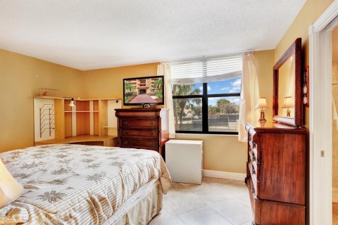 Condo in Delray Beach, Florida, 2 bedrooms № 2191525 - photo 10