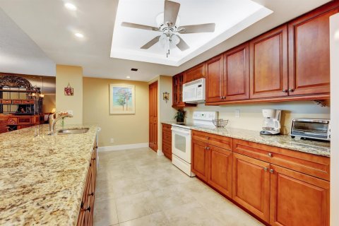 Condo in Delray Beach, Florida, 2 bedrooms № 2191525 - photo 8