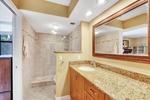 Condo in Delray Beach, Florida, 2 bedrooms № 2191525 - photo 13