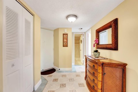 Condo in Delray Beach, Florida, 2 bedrooms № 2191525 - photo 3