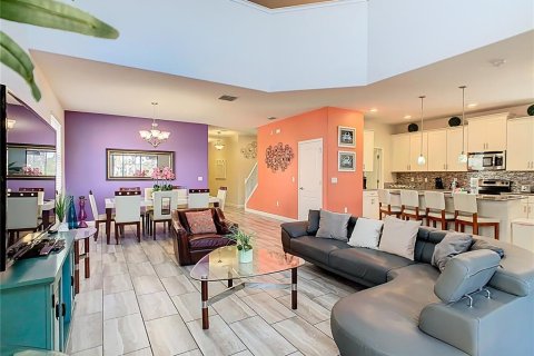 House in Davenport, Florida 5 bedrooms, 289.48 sq.m. № 1581058 - photo 8