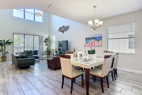 House in Davenport, Florida 5 bedrooms, 289.48 sq.m. № 1581058 - photo 4