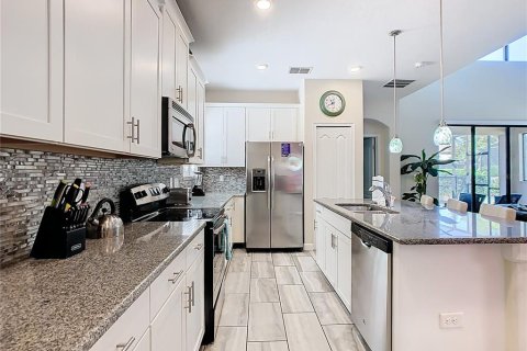 House in Davenport, Florida 5 bedrooms, 289.48 sq.m. № 1581058 - photo 12