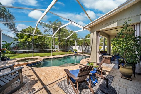 House in Tampa, Florida 4 bedrooms, 216.93 sq.m. № 1638001 - photo 2