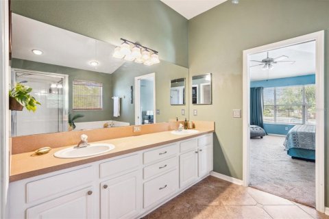 House in Tampa, Florida 4 bedrooms, 216.93 sq.m. № 1638001 - photo 16