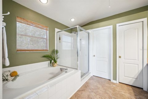 House in Tampa, Florida 4 bedrooms, 216.93 sq.m. № 1638001 - photo 17